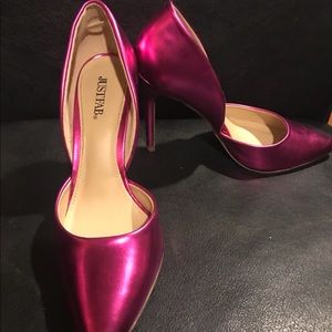 Metallic pink pumps